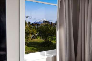 37 Swansea Road_4