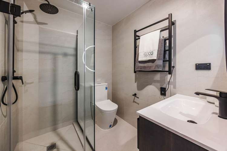 2 /1 Photinia Place Botany Downs_5