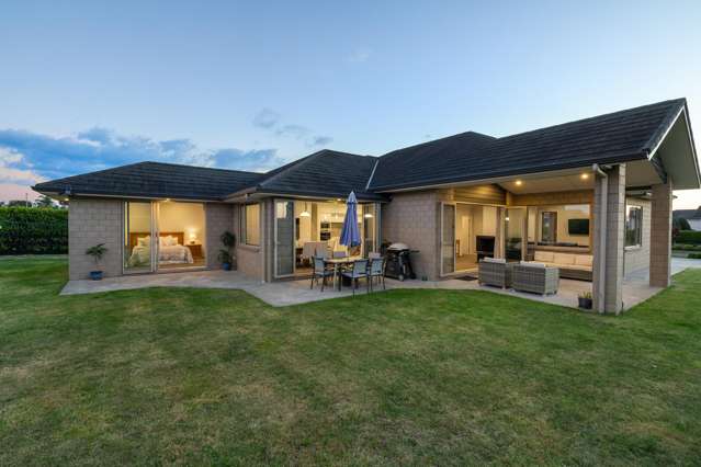 St Kilda – Elevated, 3 Car Garaging, Fruit Trees