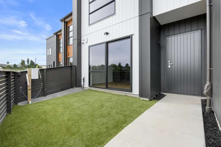 121 Otuwairoa Esplanade Papakura_1