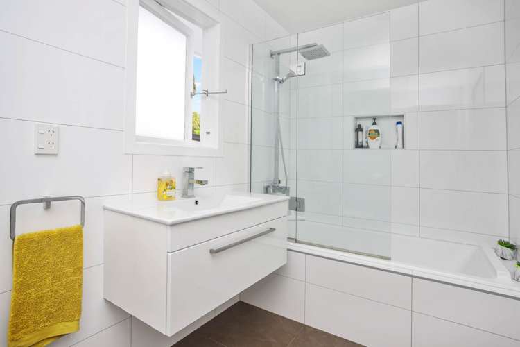 44 Flanshaw Road Te Atatu South_13