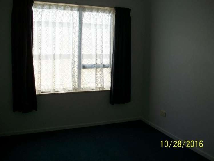 1/10 Netherlands Avenue Kelston_8