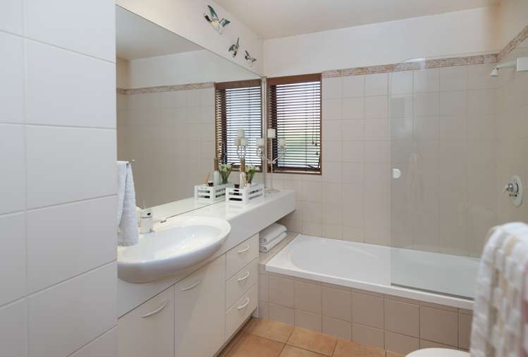 2/8 Waterloo Street Howick_21