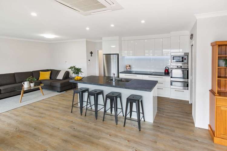 17 Tirimoana Place Otamatea_6