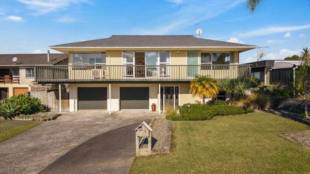 Fabulous Family Home In Prime Cul-De-Sac Location