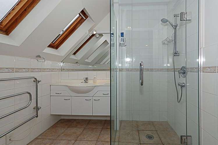 16a Seccombes Road Epsom_10