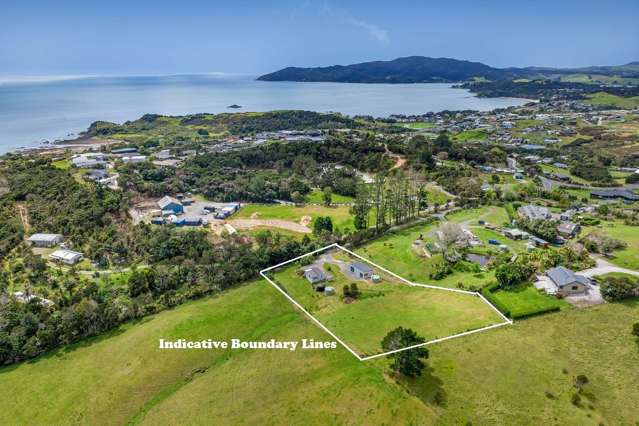 Tiny Home - Big Shed in Popular Cable Bay!