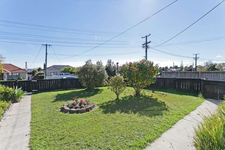 22 Kirrie Avenue Te Atatu South_12