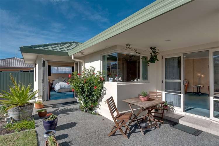 3 Queens Walk Taradale_10