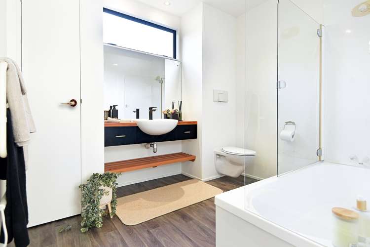 19 Western Line Westmere_19