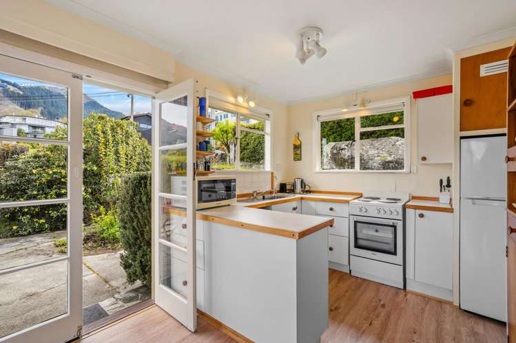 1 Suburb Street Queenstown_13