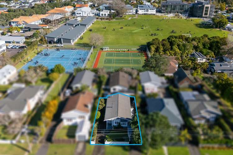 1/18 Gladstone Road Northcote_21