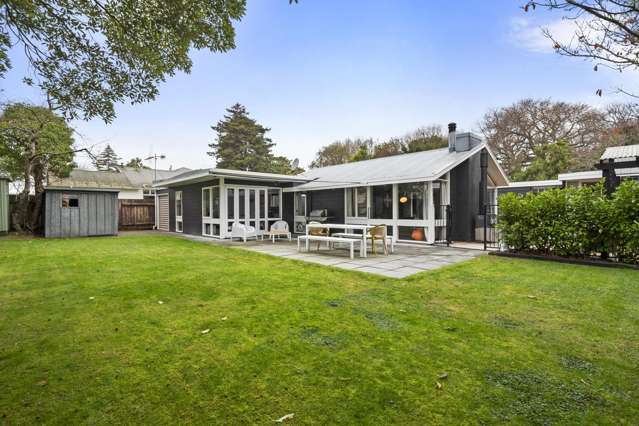 Modern, Sleek, Moerangi Chic!