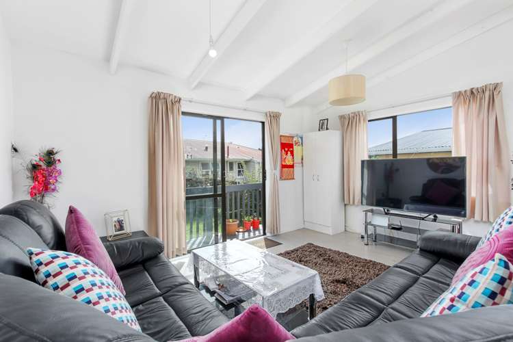 2/121 Universal Drive Henderson_1