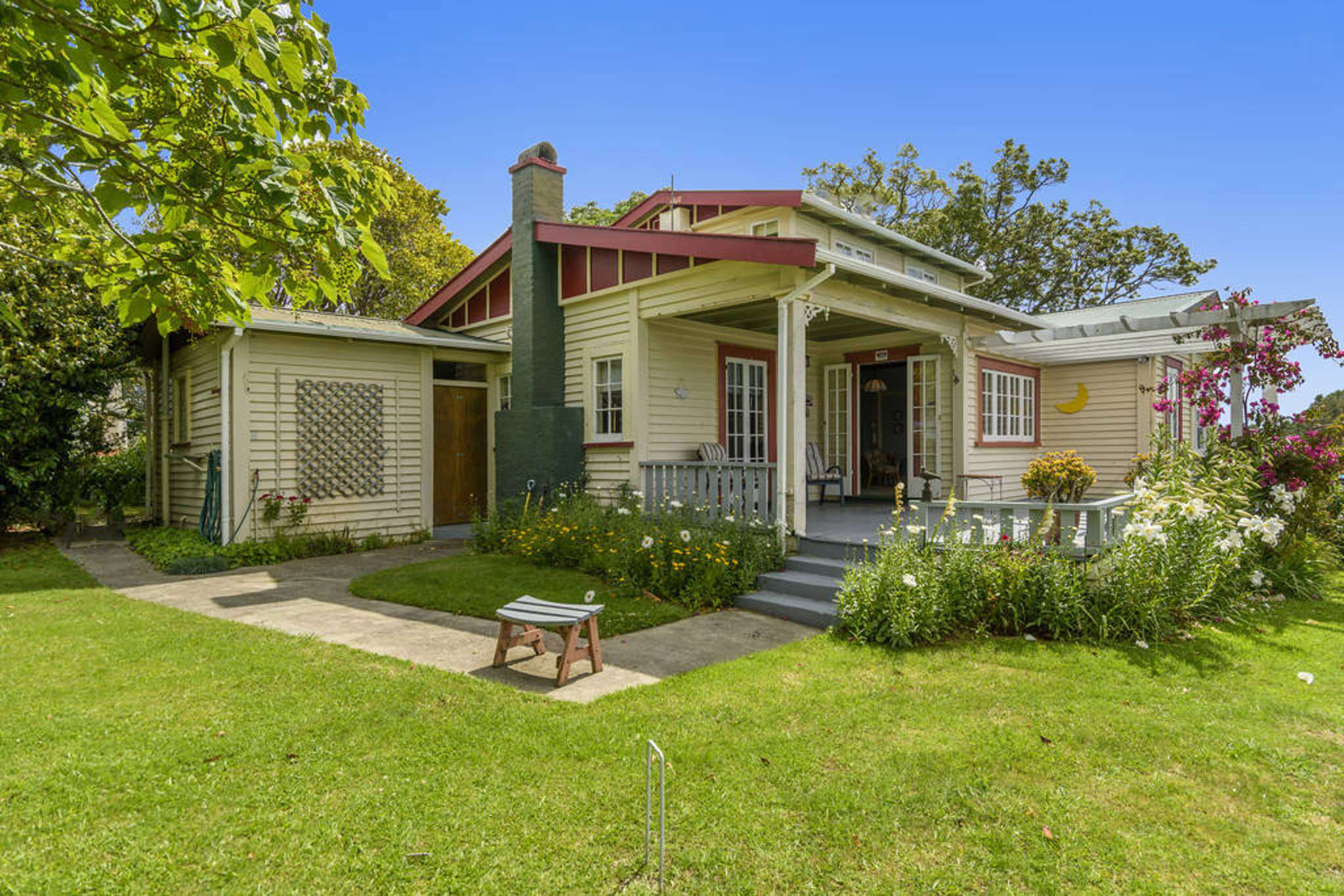 The $3m-plus bungalow that buyers could choose to demolish