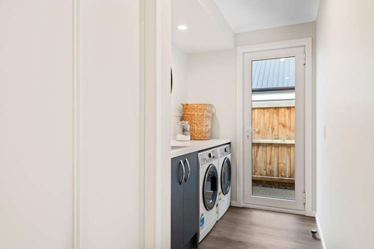 8 Strowan Avenue Elgin_28