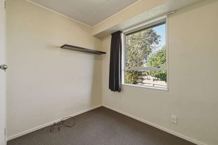 37 Basley Road Owhata_16