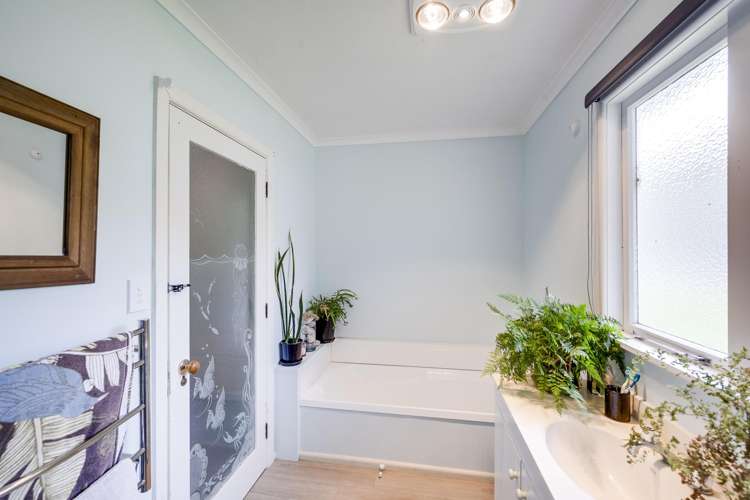 1199 Middle Road Poukawa_13