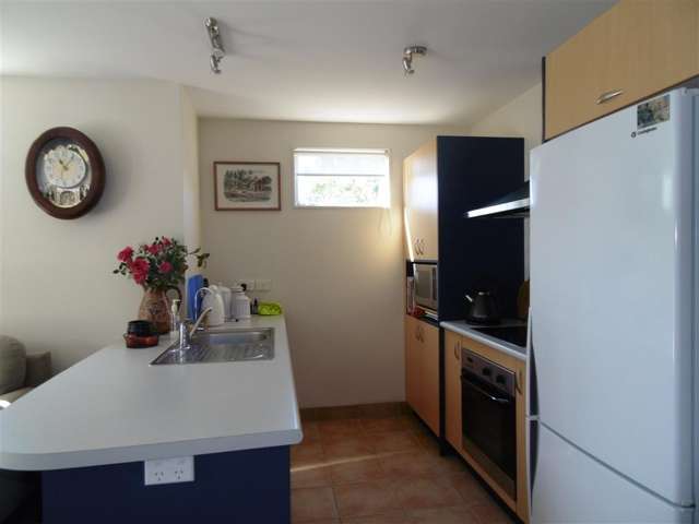 B4/30-36 Bay Palms, Bute Road 1607_1