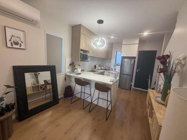 12/10 Newington Road Henderson_4