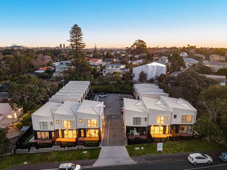 2/16 Handley Avenue_2