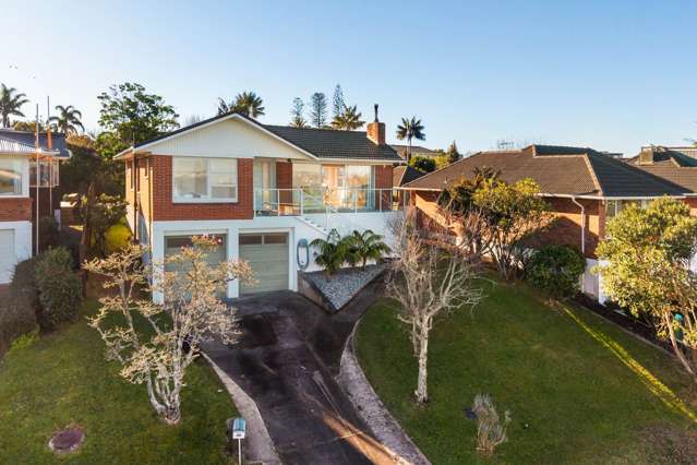 Elevated Freehold: Harbour Views & Potential