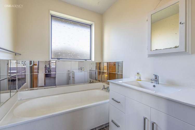 9 Cornet Lane Aranui_19