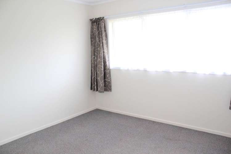 2B Robin Hood Place Onerahi_3