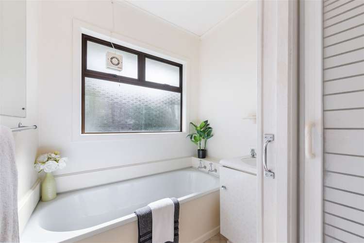 8 Boler Place New Lynn_17