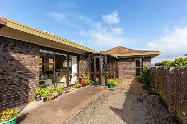 Spacious Furnished Property in Mt Roskill !