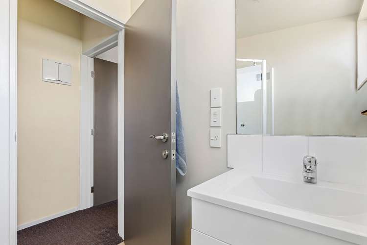 2/40 Hayton Road Wigram_8