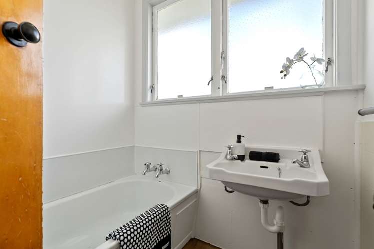 70-72 Waihemo Street Waitangirua_15