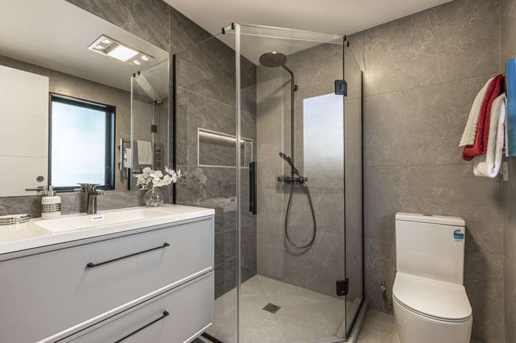 38 Fernhill Way Oteha_17