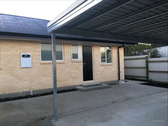 Modern 2-Bedroom Unit in a Quiet Cul-de-Sac