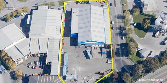 Large Warehouse, Large Yard, Handy Location