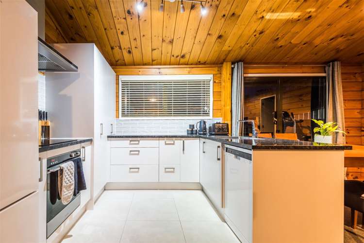 6 Bluewater Place Wattle Downs_3