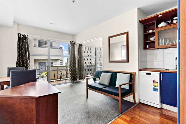 9H/82 Wakefield Street City Centre_1