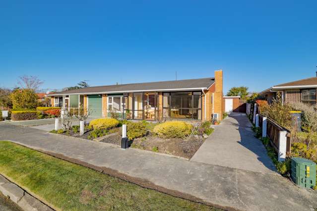 Opportunity for a savvy buyer - must be sold