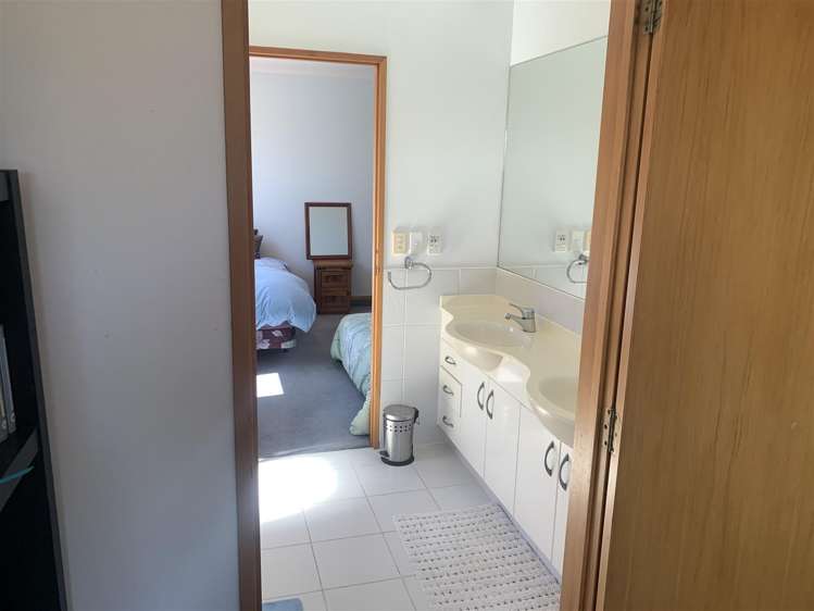 6 River Oaks Place Pukete_30