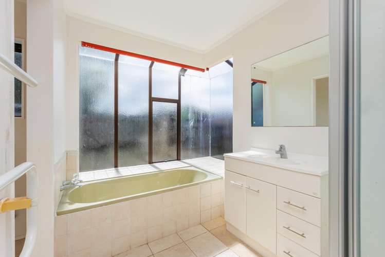 27 Greenvalley Rise Glenfield_11