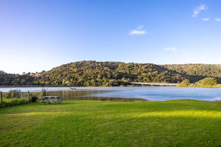 2e/25 Weranui Road Waiwera_13