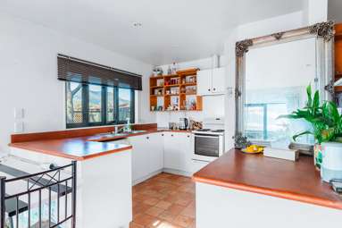 2/202 Taharepa Road_4