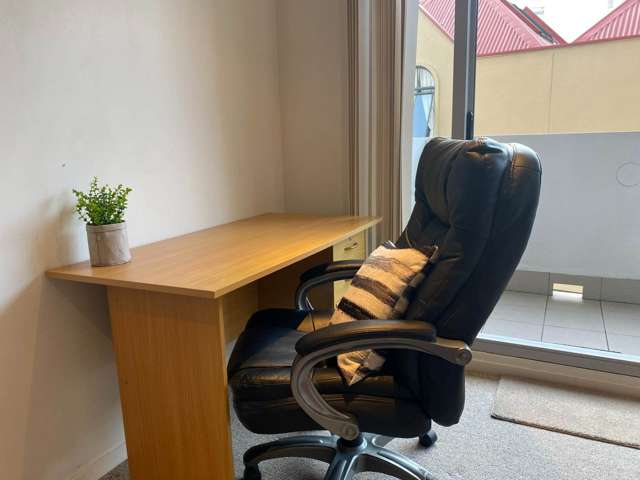 1D/32 Eden Crescent City Centre_3