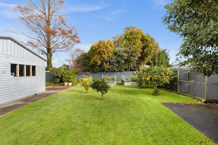 8 Elizabeth Place Clive_15