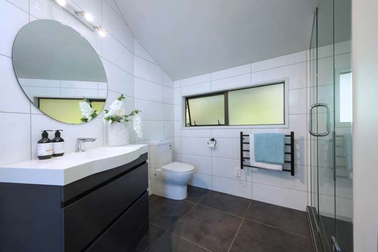 156 Laingholm Drive Laingholm_16