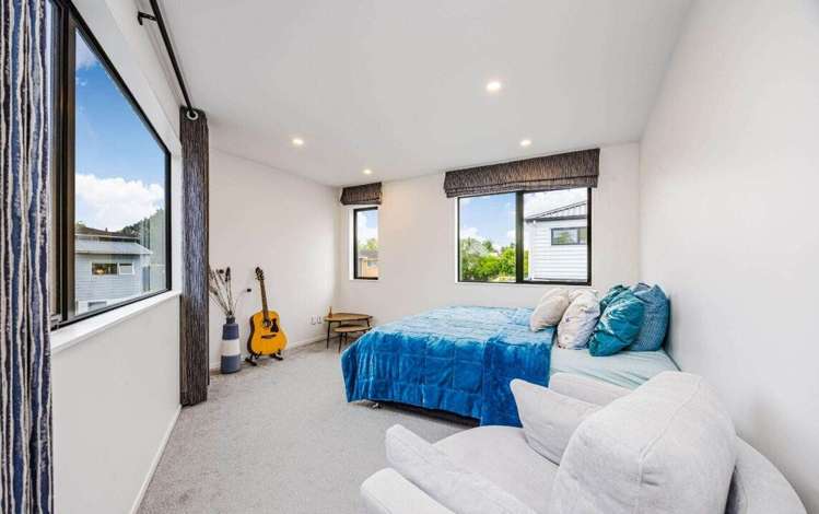 5B Hemsway Place Sunnyhills_12