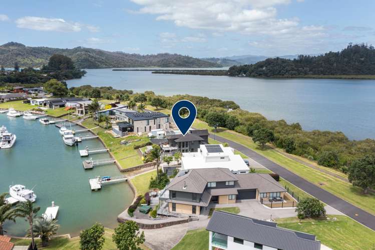 10 Hei Esplanade Whitianga_34