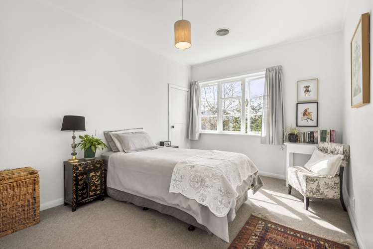 16 Achilles Crescent Narrow Neck_16