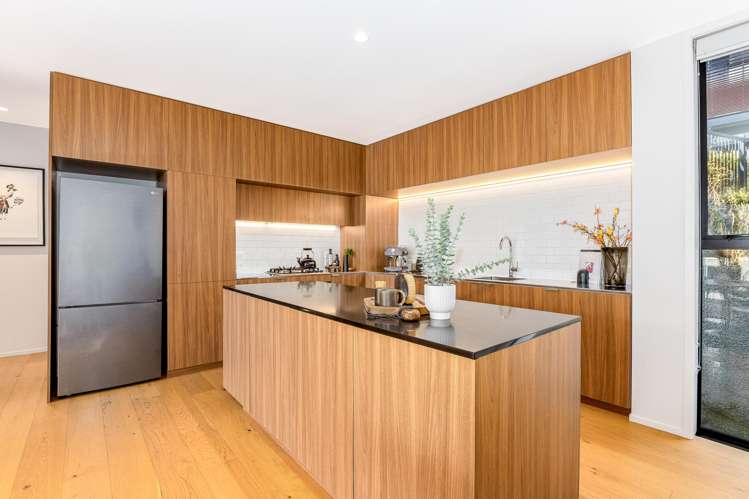 7 Jean Caldwell Way Island Bay_5