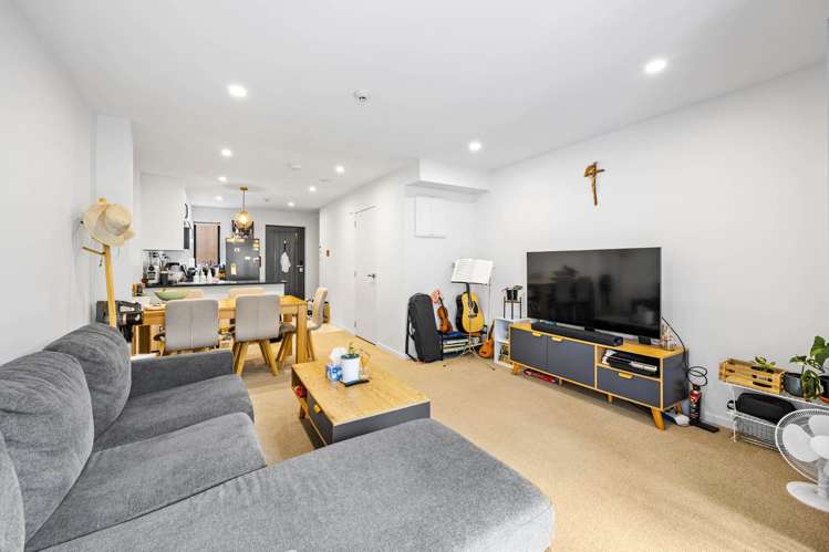 16/18 Hewlett Road Massey_5